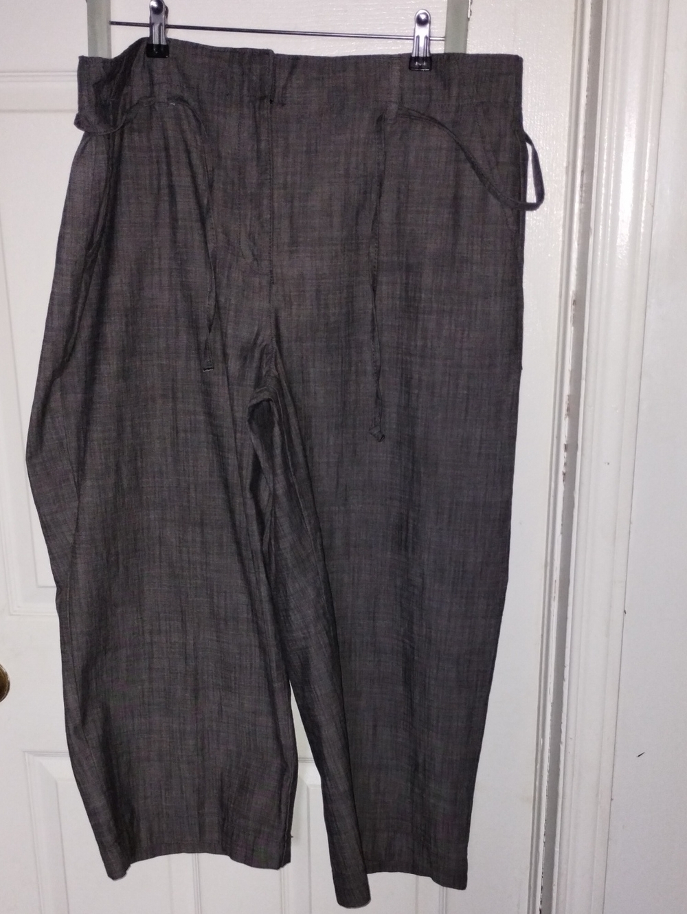 Grey Reitmans Linen-Look Drawstring Capri Wide Leg Trouser Pants. Size 18